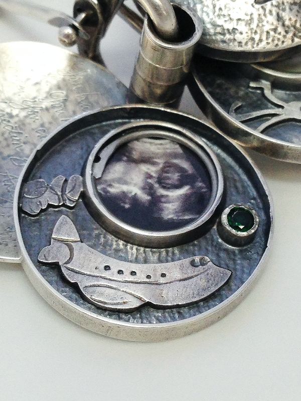 lion-monkey-airplane-locket-airplanedetail